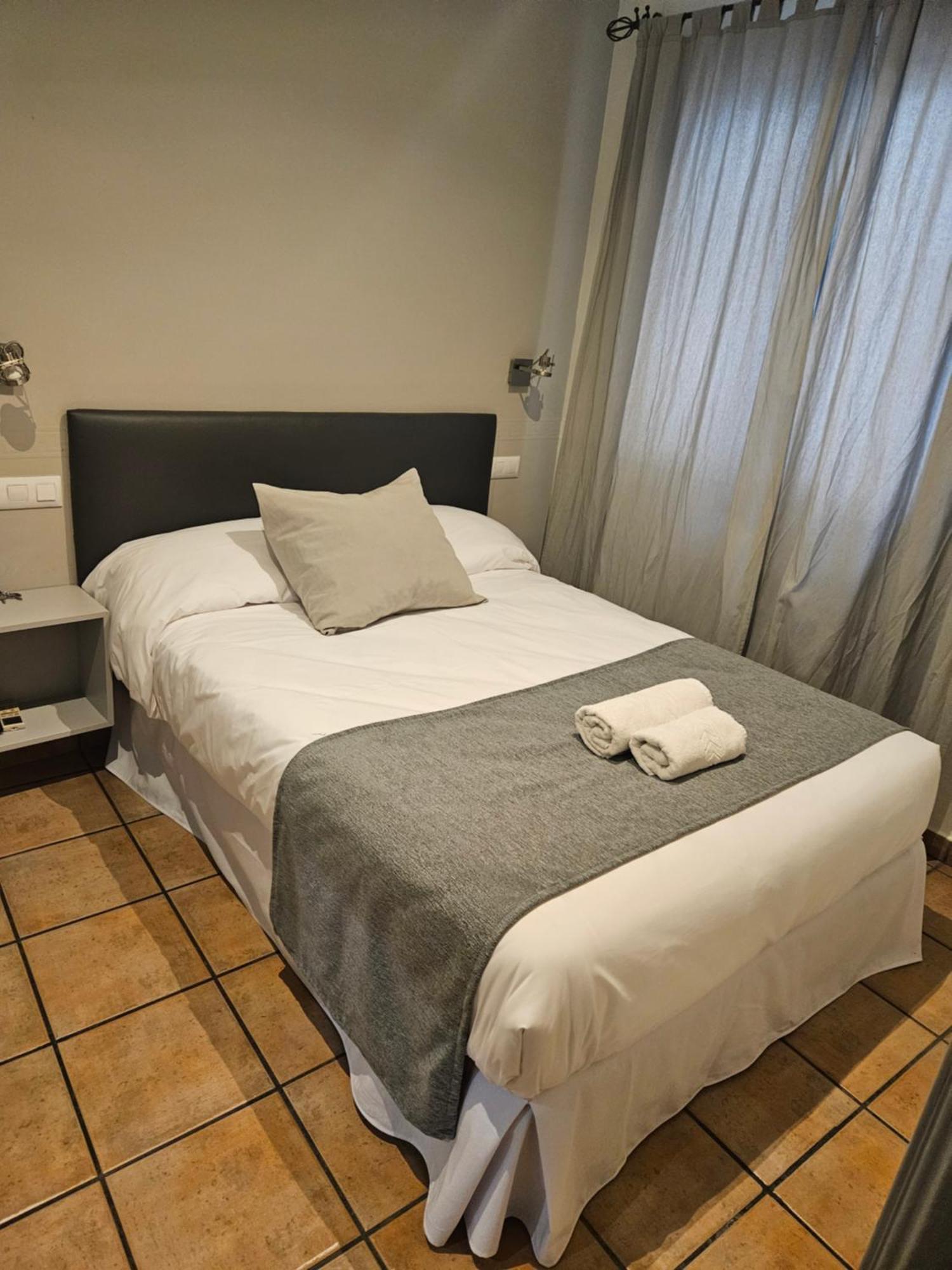 Hostal La Campana Toledo Eksteriør billede